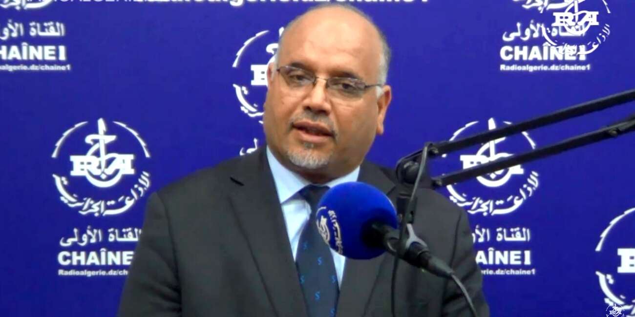 أطراف تشكك في هويتنا بتأويل مواد الدستور