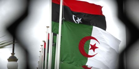 الجزائر تحذر الأطراف الليبية من مغبة إعادة البلاد إلى مستنقع “الفوضى”