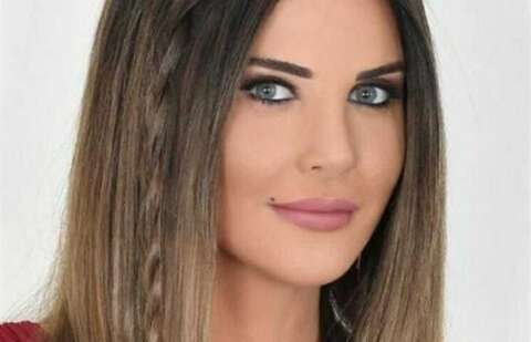 منى أبو حمزة عن صورتها مع وردة الجزائرية: “فنانة لا تموت”