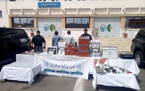الإطاحة بشبكة مختصة في تزوير محررات رسمية والإحتيال بوهران