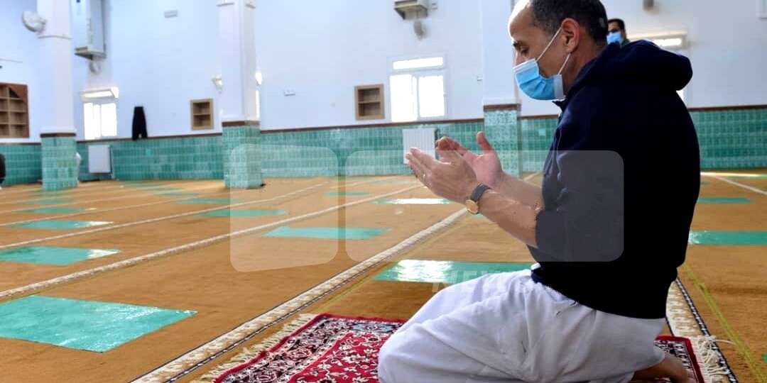 فتح المساجد التي تزيد سعتها عن 500 مصلي