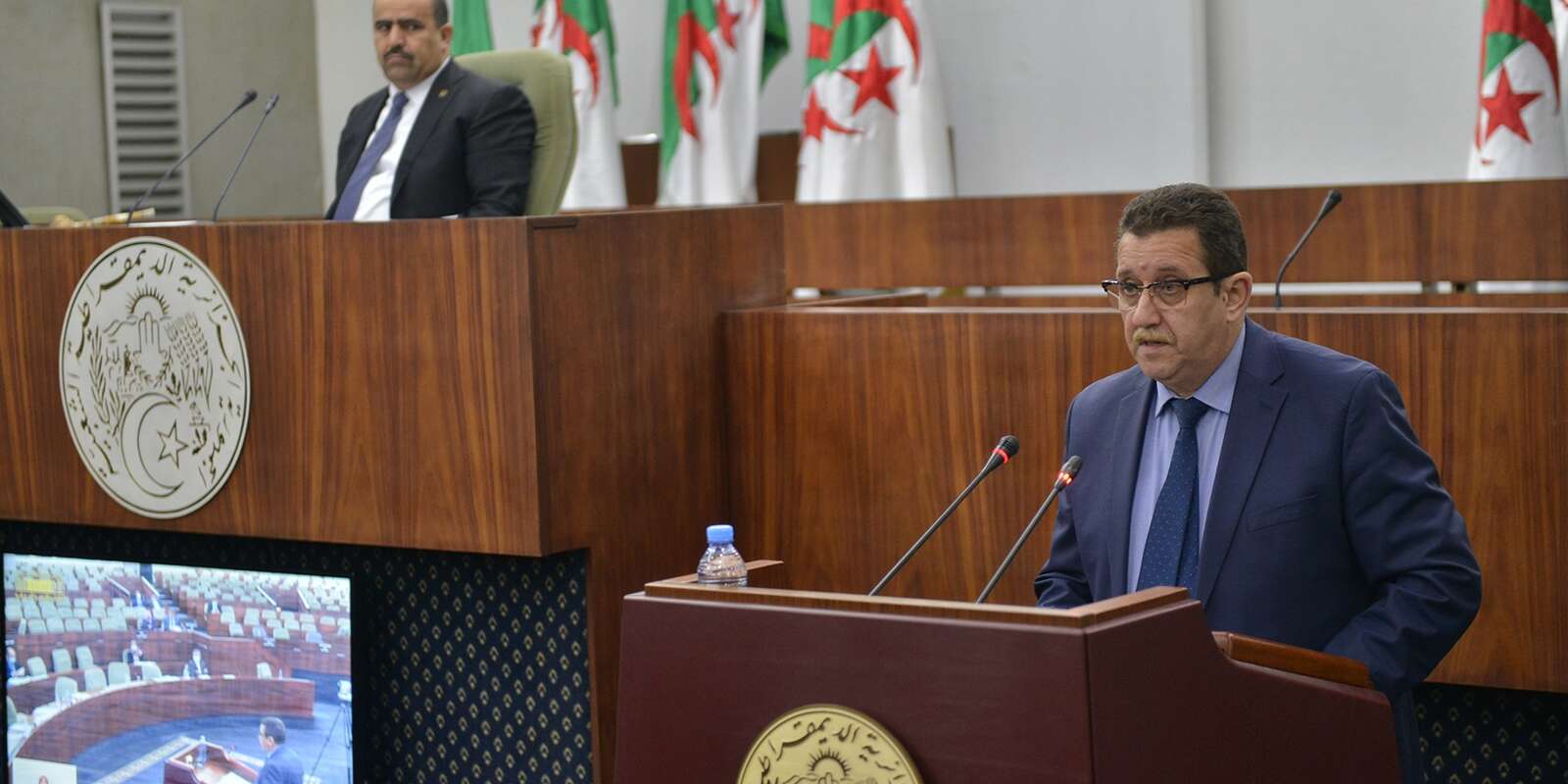 وزير الفلاحة” يرافع  من أجل إلغاء الضرائب على الفلاحين”