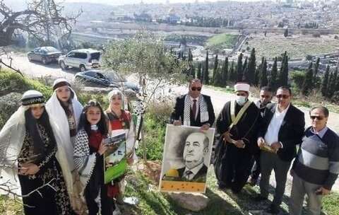 غرس شجرة زيتون باسمه عرفانا بمواقفه الثابتة.. الرئيس تبون يكرم في فلسطين