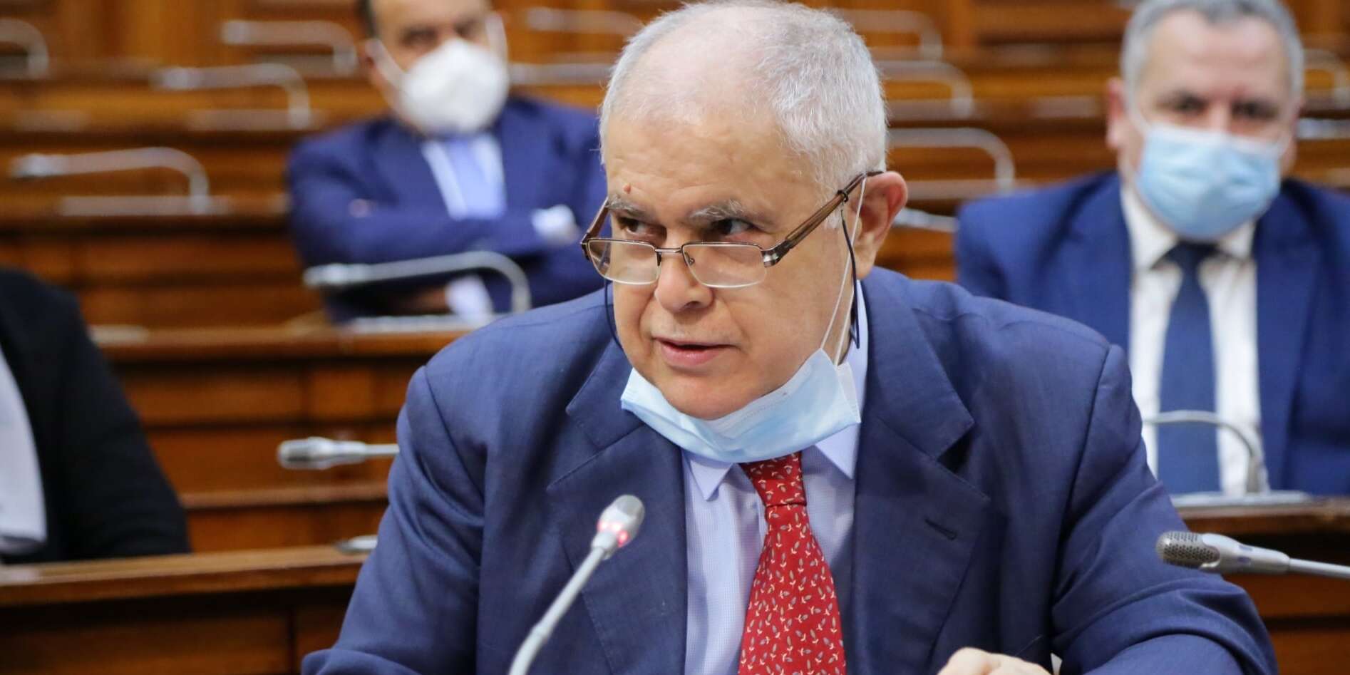 وزير الطاقة يطمئن الجزائريين.. ” لا زيادة في اسعار الكهرباء والغاز”