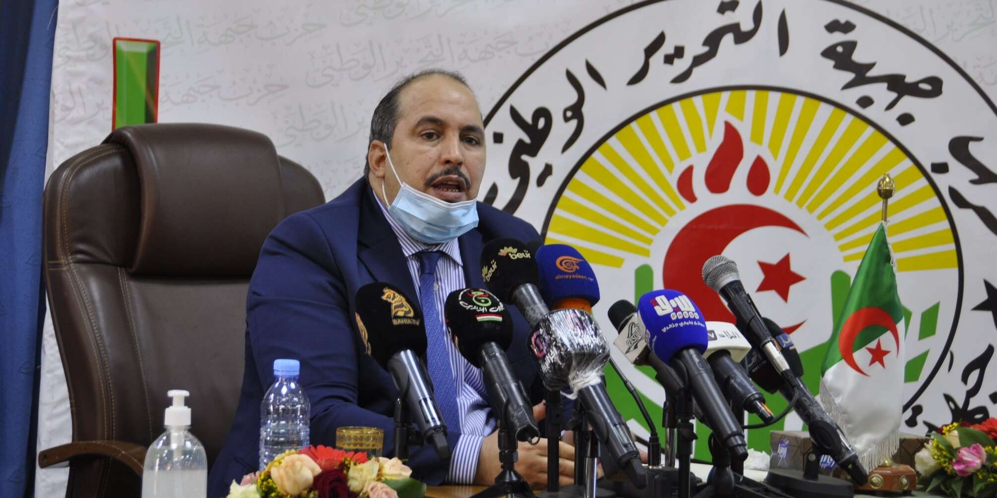 ندد بالمحاولات البائسة التي يتعرض لها حزبهم وامينهم العام .. “الأفلان” يدعو لتقوية الجبهة الداخلية للمحافظة على استقرار البلاد