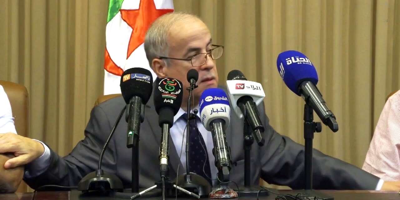 وسيط الجمهورية كريم يونس يؤكد: البيروقراطية والفساد والمحسوبية حال دون التكفل بانشغالات المواطنين