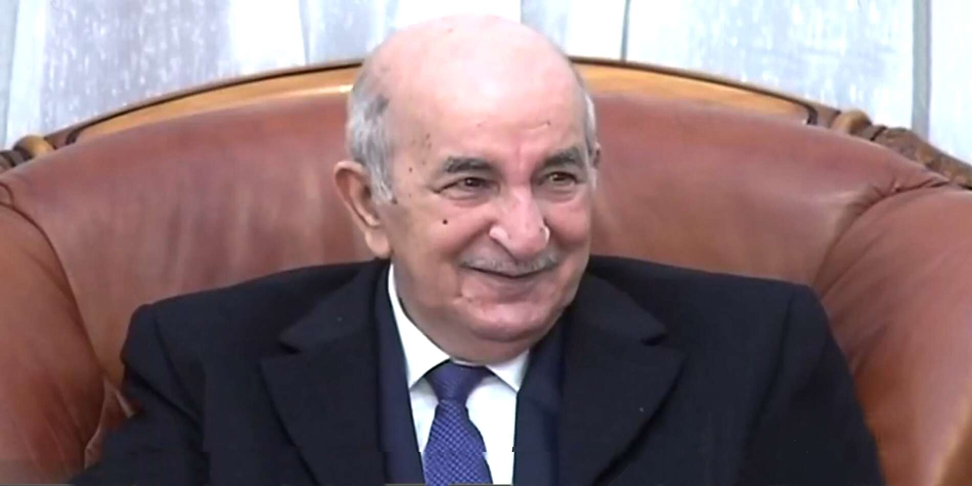 الرئيس تبون يعود الى الوطن..  “الدولة ستبقى ساهرة وعلى رأسها الجيش الوطني الشعبي على راحة الشعب”