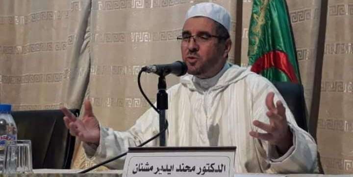 إمكانية تخصيص خطبة جمعة موحدة حول ضرورة التلقيح.. هكذا وافقت لجنة الفتوى على تلقيح الجزائريين ضد فيروس كورونا
