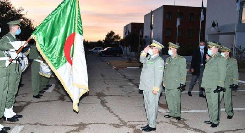 السيد رئيس الأركان العامة للجيوش الموريتانية في زيارة لمؤسسة تطوير صناعة السيارات بتيارت