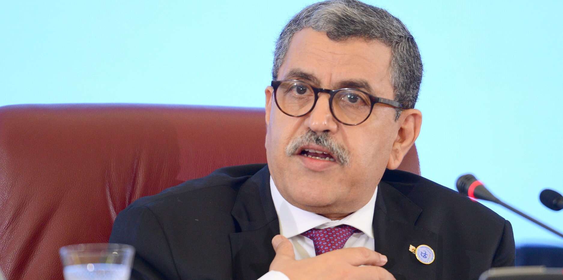 جراد يتدخل لتقويم أداء الحكومة