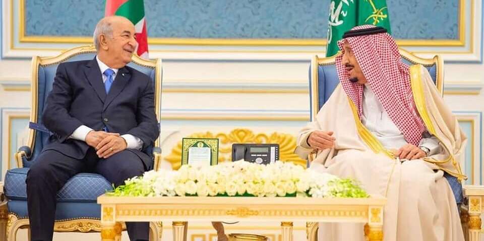 خادم الحرمين الشريفين يهنئ الرئيس تبون اثر نجاح العملية الجراحية التي أجريت له