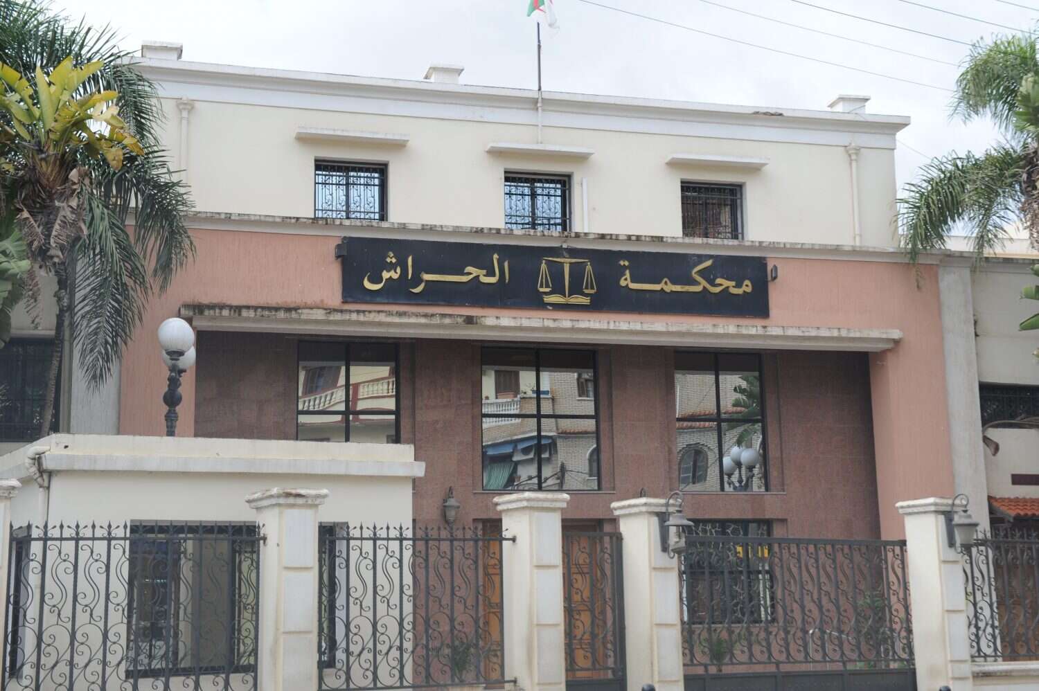 محكمة الحراش تفتح تحقيق مع منتحل صفة ضابط برئاسة الجمهورية