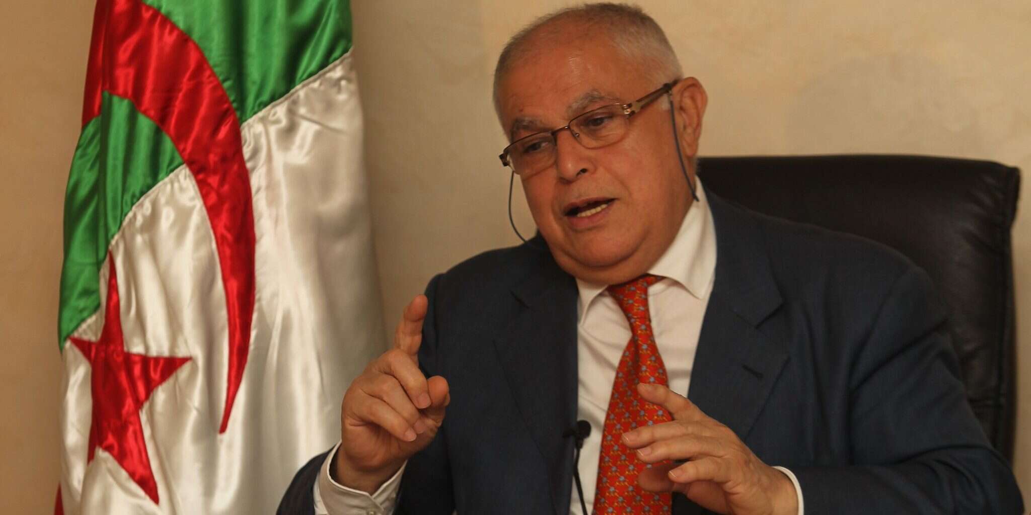 عطار يبحث سبل توظيف طلبة كلية المحروقات ببومرداس في مؤسسات المحروقات