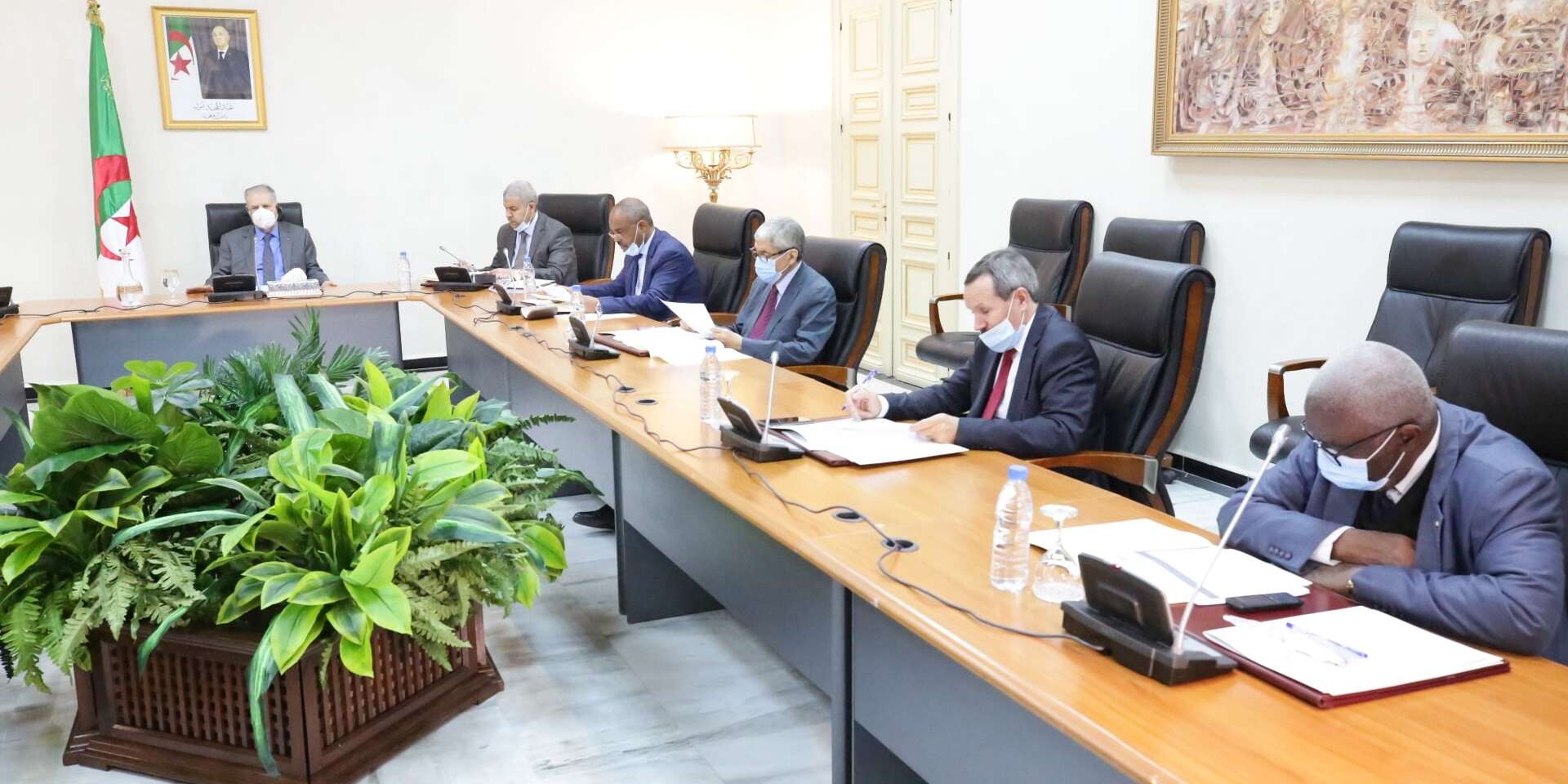 مجلس الأمة يجدد دعمه لمشاورات الرئيس تبون