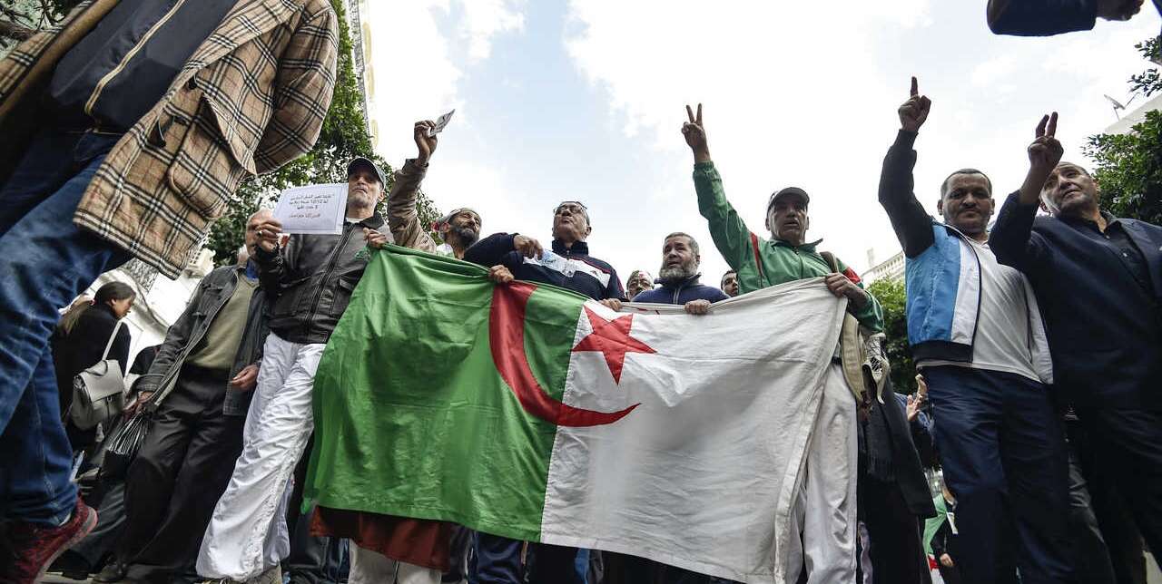 الحراك في ذكراه 2  يؤكد وقوف الجزائريين الى جانب جيشهم