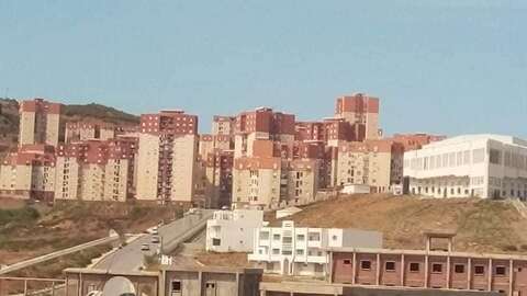 البوني بعنابة.. سكان 500 مسكن تساهمي يطالبون بالإنارة العمومية والنقل المدرسي