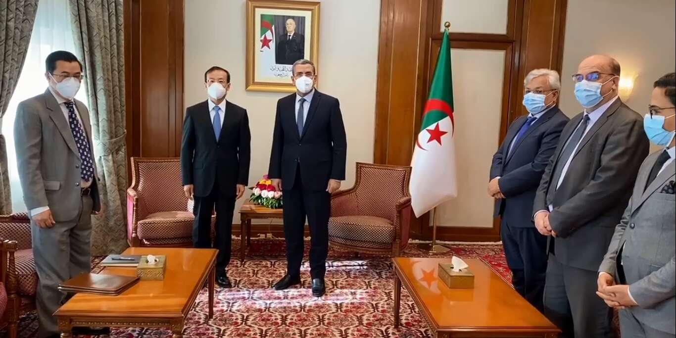 جراد يبحث تنسيق جهود مكافحة كورونا مع السفير الصيني بالجزائر