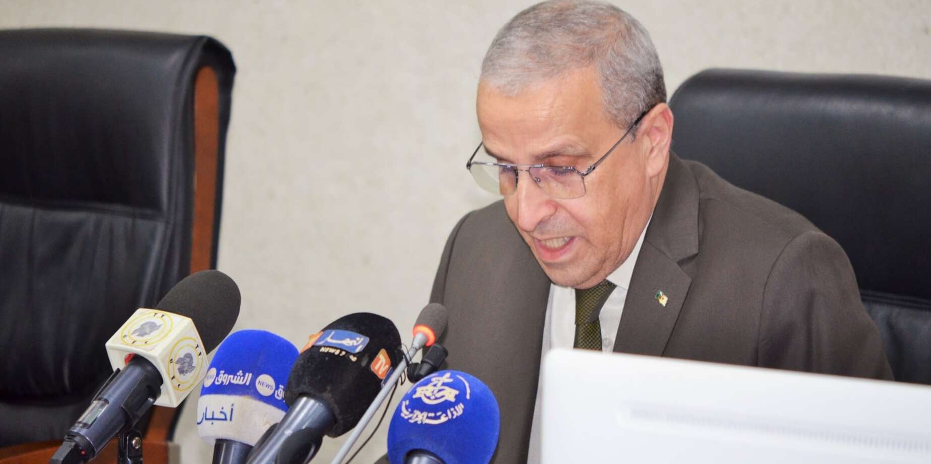 بن زيان: “لا قبول لأي مشروع بحث لا يقدم حلولا عملية لانشغالاته”