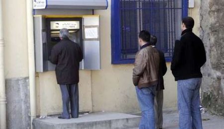 قسنطينة.. توقف الموزعات الآلية يؤرق زبائن بريد الجزائر