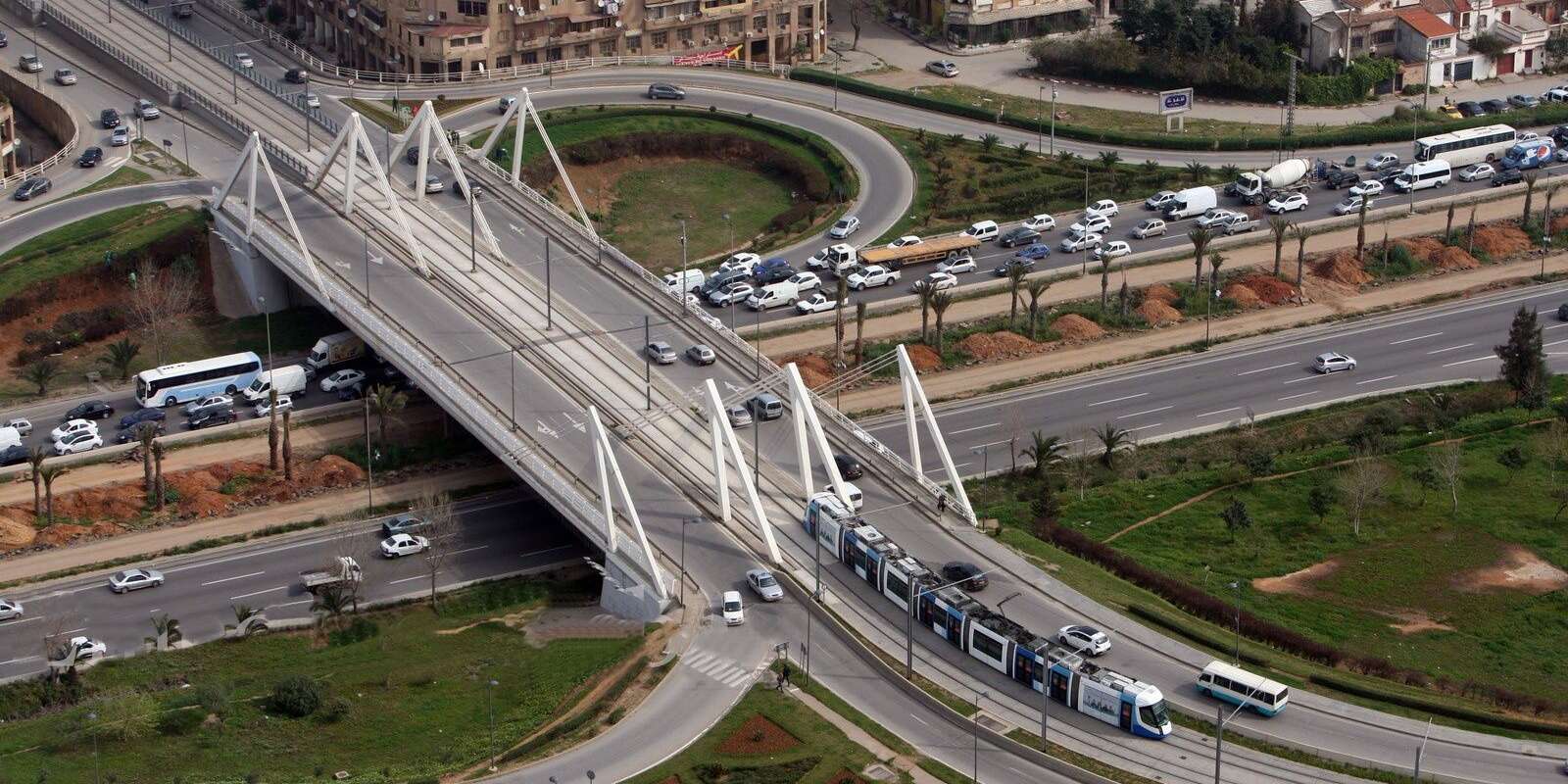 أكثر من 30 ملفا لتنظيم حركة المرور بالعاصمة