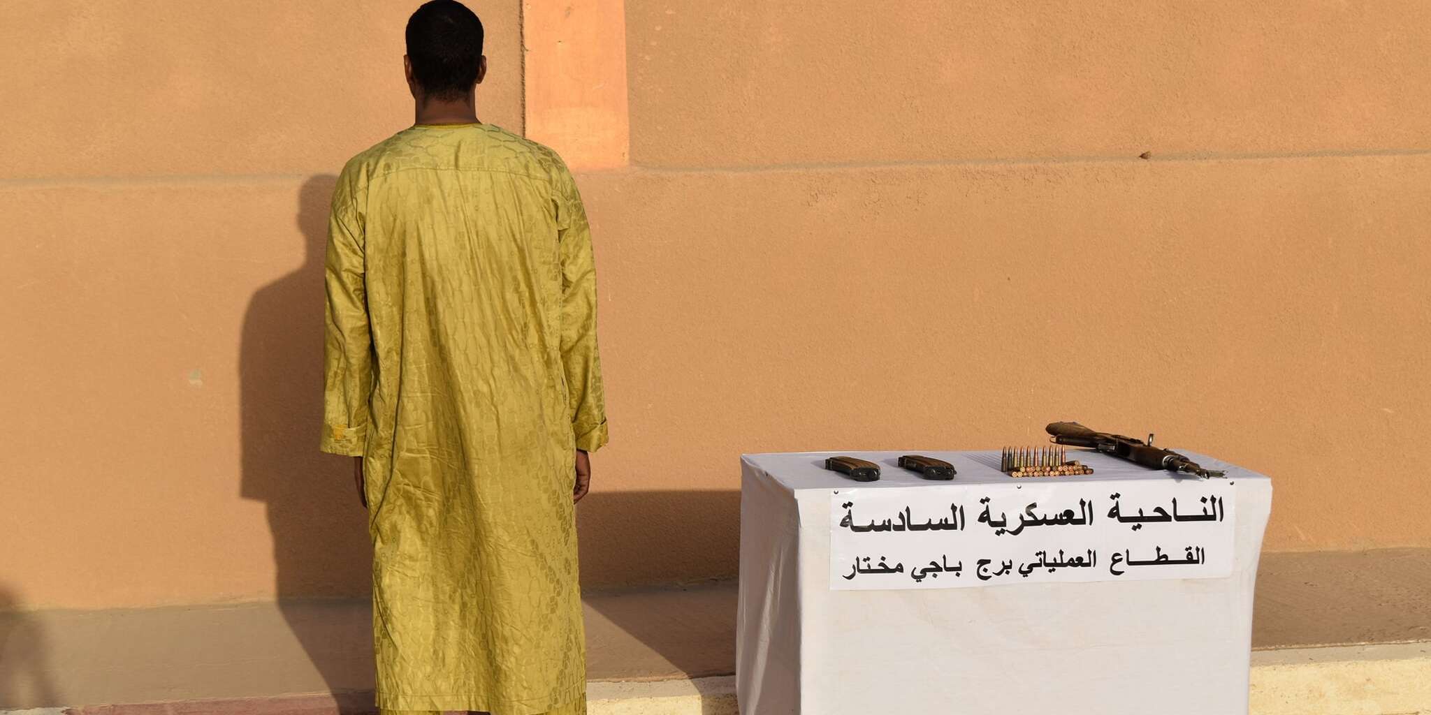 ارهابي يسلم نفسه للسلطات العسكرية ببرج باجي مختار