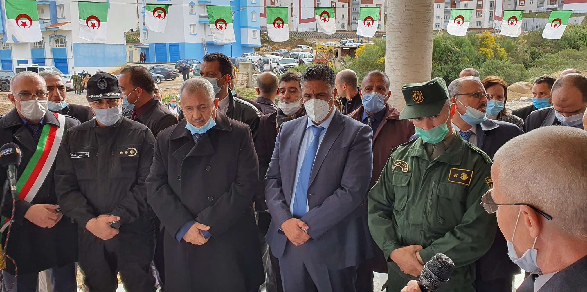بلعريبي يعاين عدة مشاريع في طور الإنجاز.. تسليم 1100 وحدة سكنية بجيجل