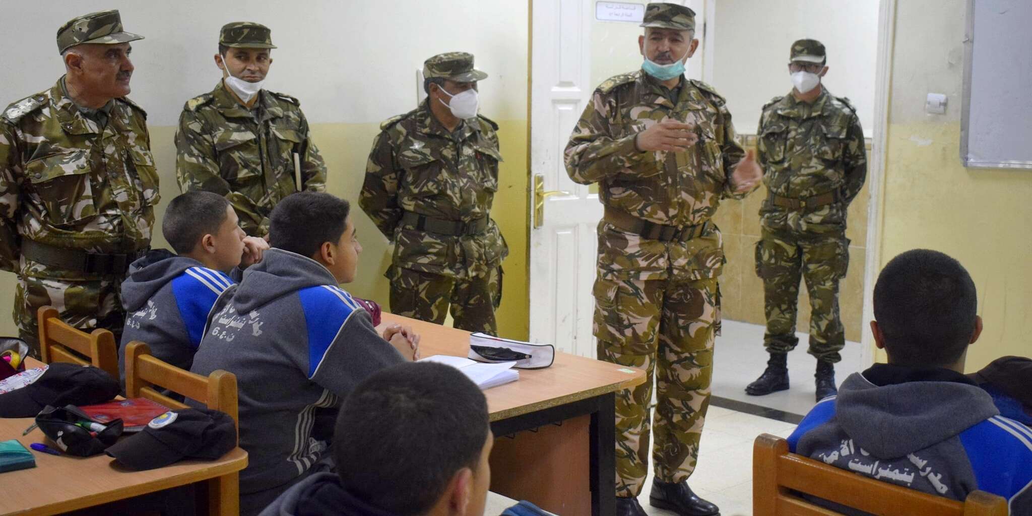 العميد مومن يزور مدرسة أشبال الأمة بالناحية العسكرية السادسة  
