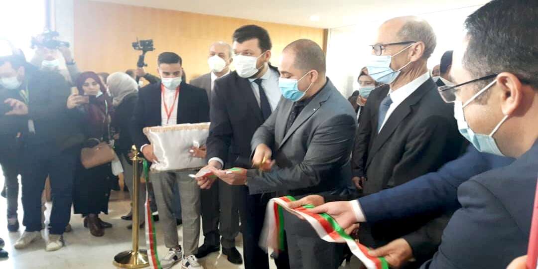 بومزار يدعو المؤسسات الناشئة للاستثمار في خدمات الحوسبة السحابية