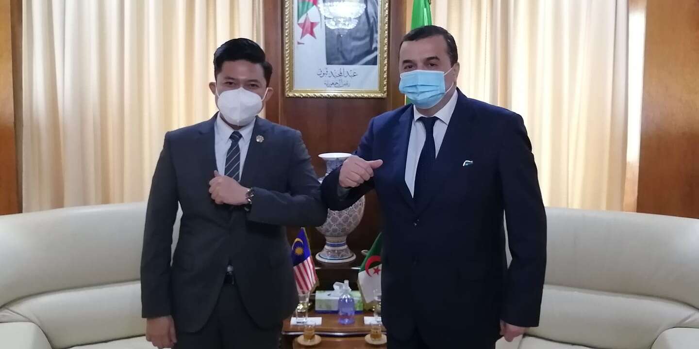 عرقاب يتباحث مع السفير تهاريم الشراكة في قطاع الطاقة بين الجزائر وماليزيا