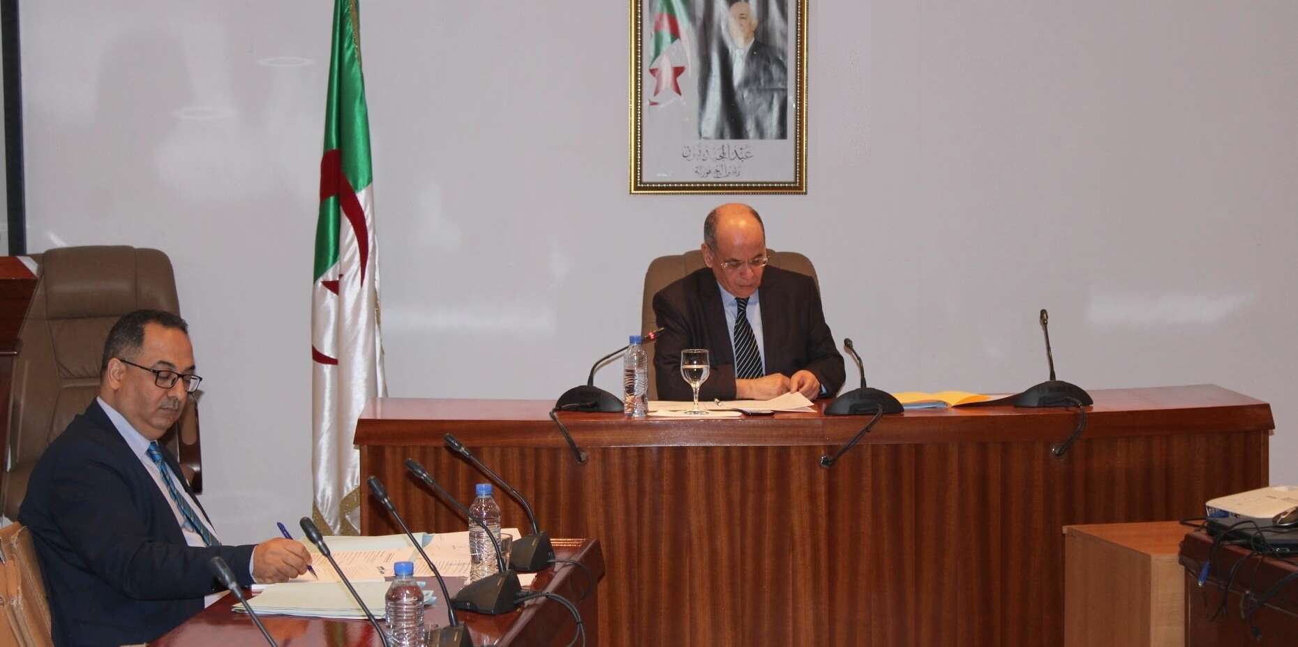 الوزير باشا يجتمع برؤساء المجمعات الصناعية لتقييم وضعيتها وتحديد العراقيل التي تواجهها