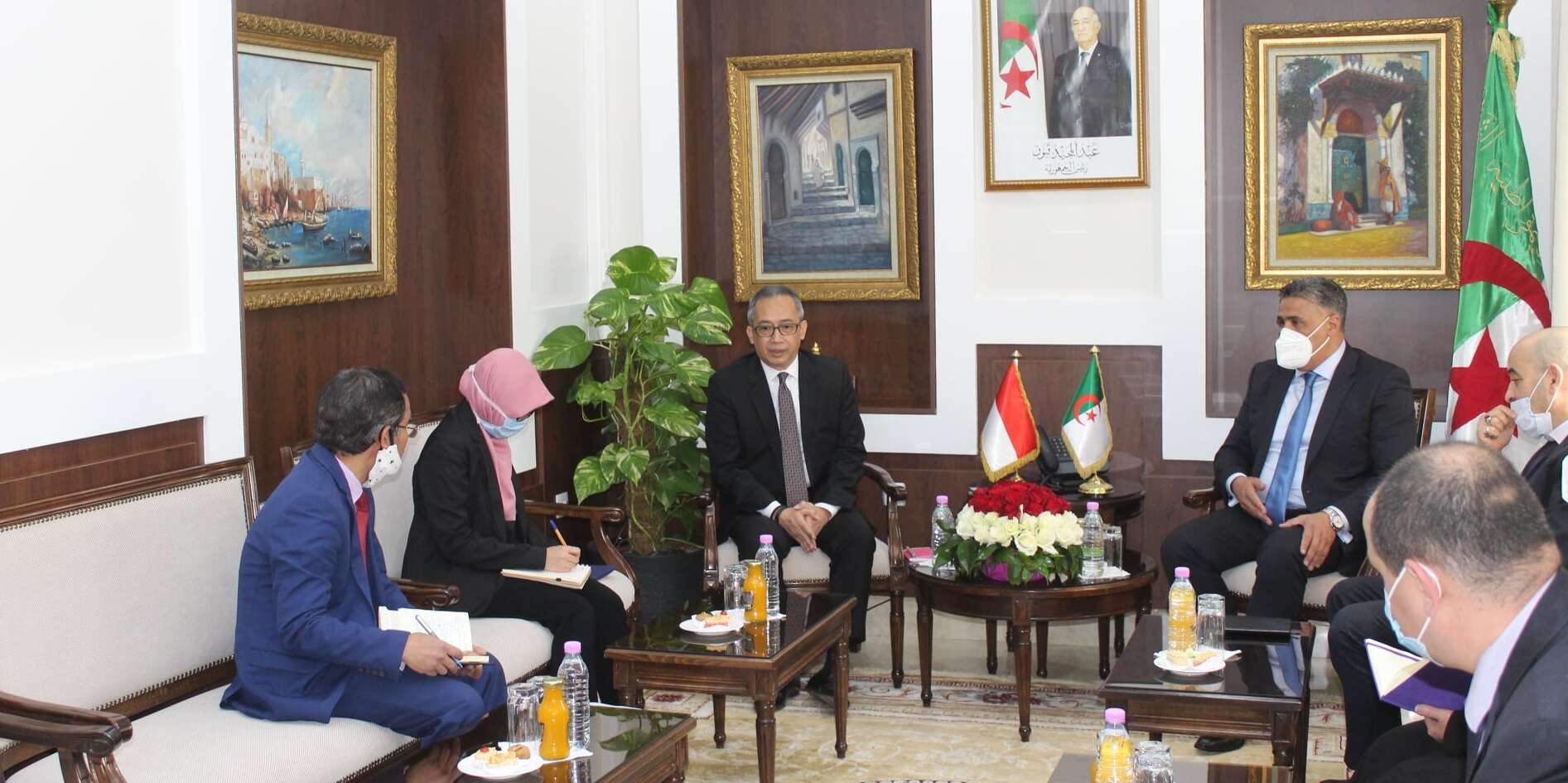 وزير السكن يبحث فتح آفاق جديدة في مجال البحث العلمي مع إندونيسيا