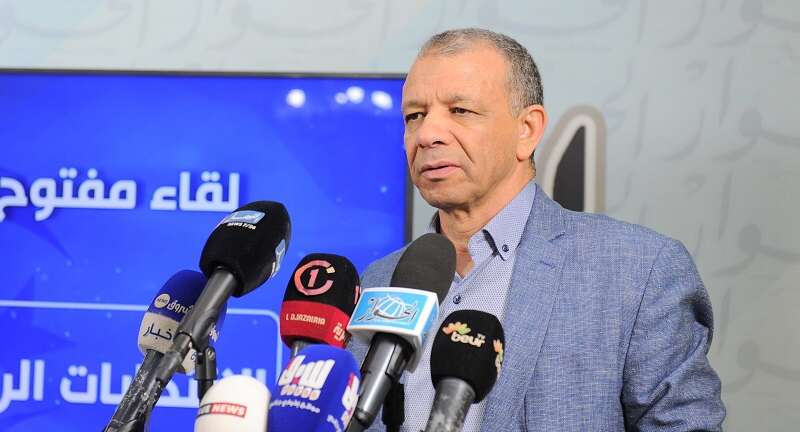 بن ڤرينة يناشد الشباب الوقوف مع الجزائر والمساهمة في بنائها