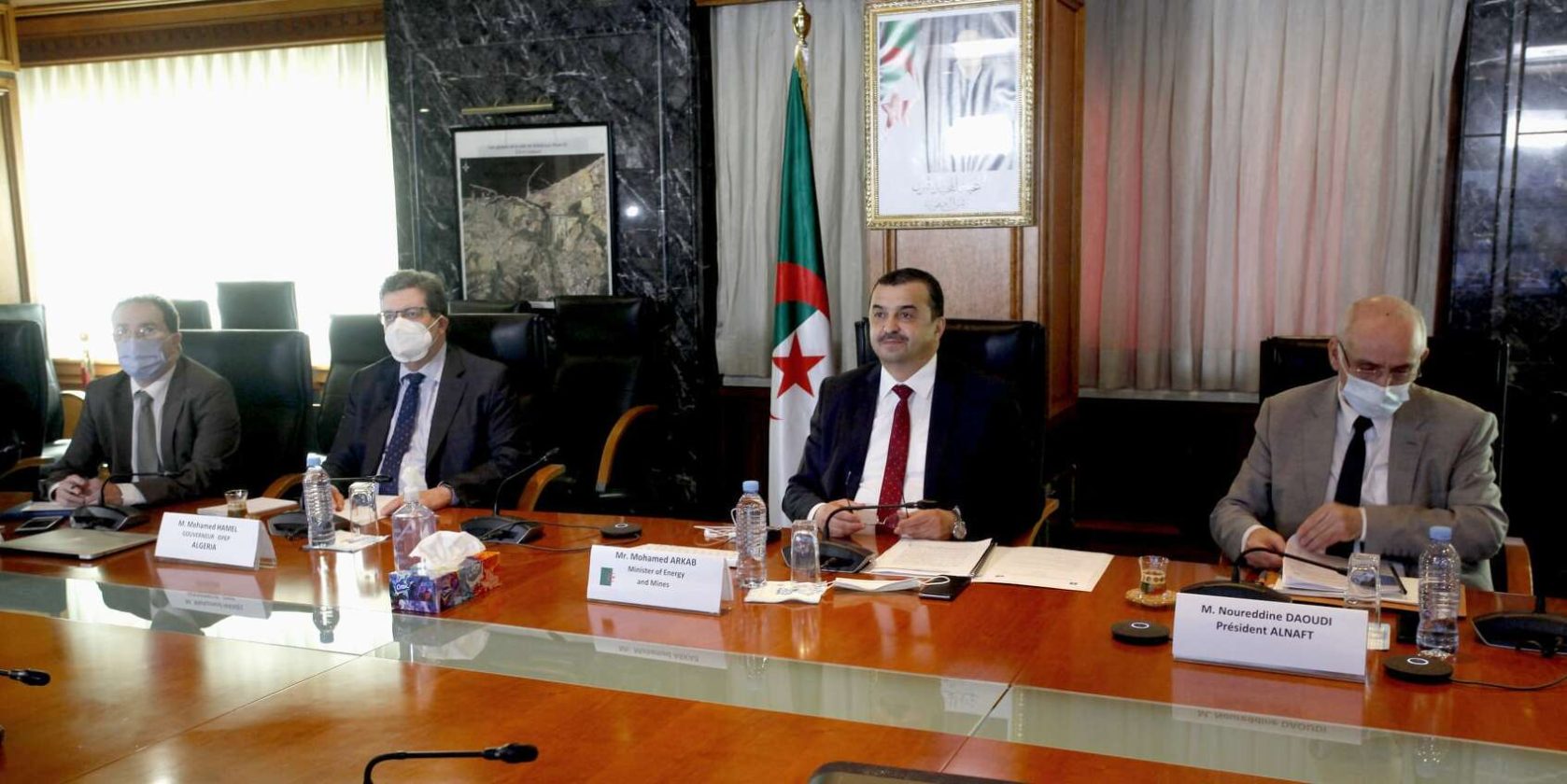 الجزائر تراهن على تمديد خفض إنتاج النفط