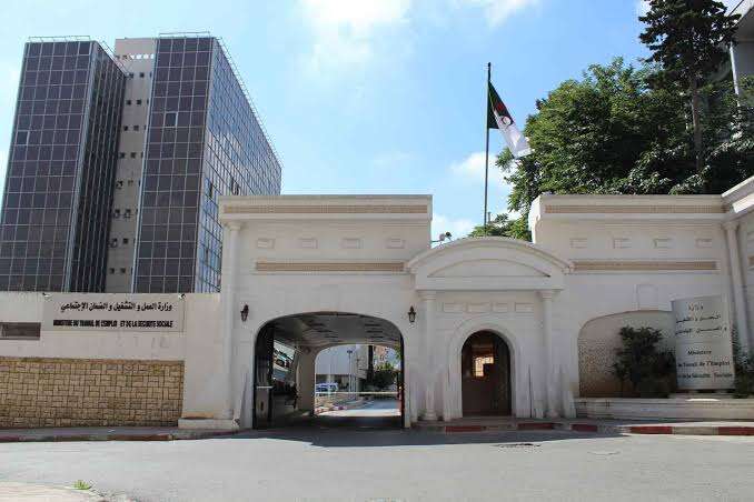وزارة العمل تدعو النقابات لتأكيد تمثيلها قبل نهاية مارس