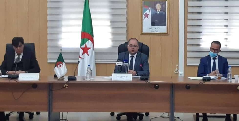 بومزار يجتمع مع ممثلي الغرفة الوطنية للموثقين لدراسة تصفية التركات والتوكيلات الموثقة والتصديق الإلكتروني
