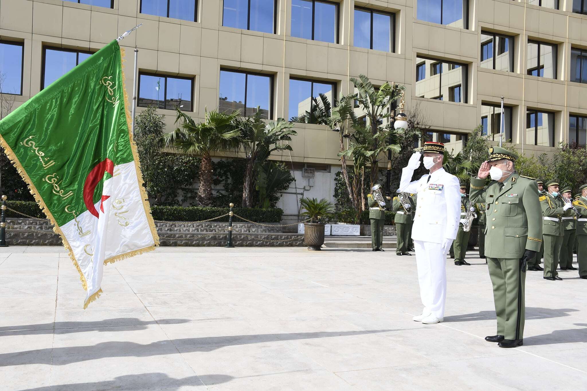 شنڤريحة يناقش ملف “الإجرام النووي” مع نظيره الفرنسي.. الجزائر تطلب من باريس خرائط مناطق دفن النفايات الملوثة