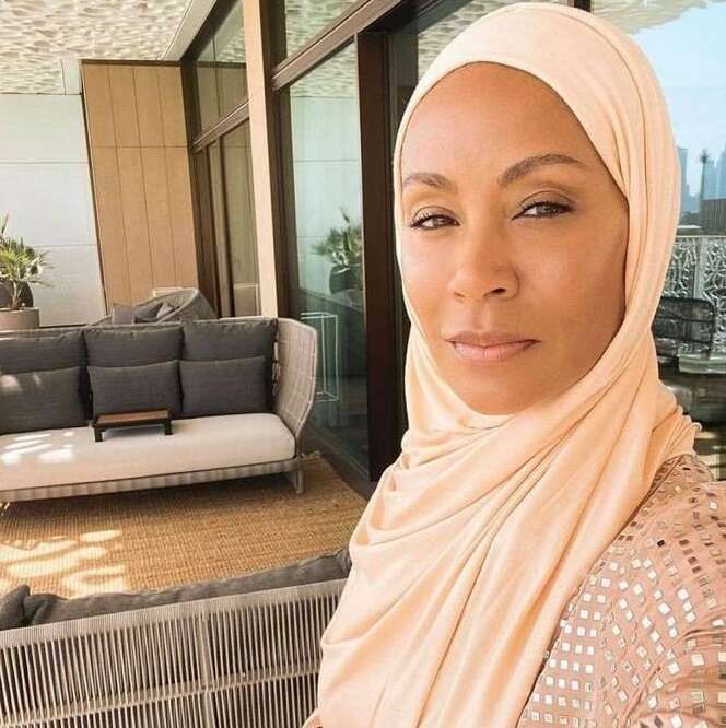 زوجة ويل سميت ترتدي الحجاب