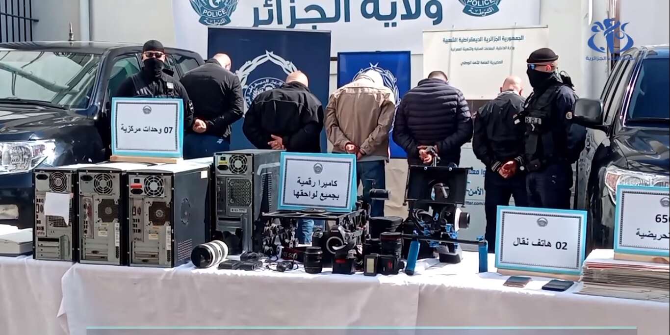 مجرمون محرضون يستغلون “الحراك”!!.. المجرمون أنتجوا أفلاما استفزازية ومنشورات ولافتات تدعو إلى التحريض خلال المسيرات الشعبية