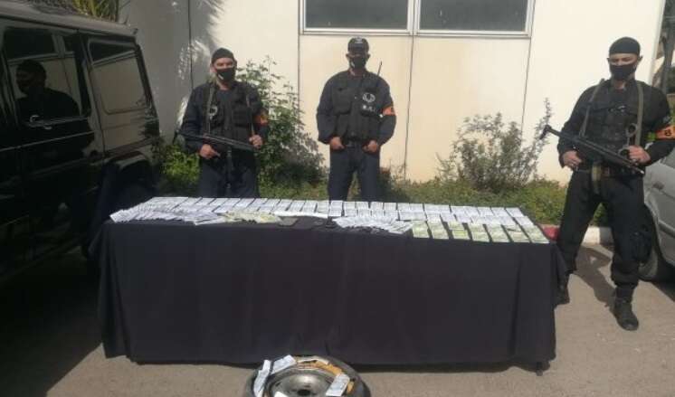 سطيف: حجز أوراق نقدية مزورة بـ مليار سنتيم و118 ألف أدورو ووضع حد لعصابة التزوير  