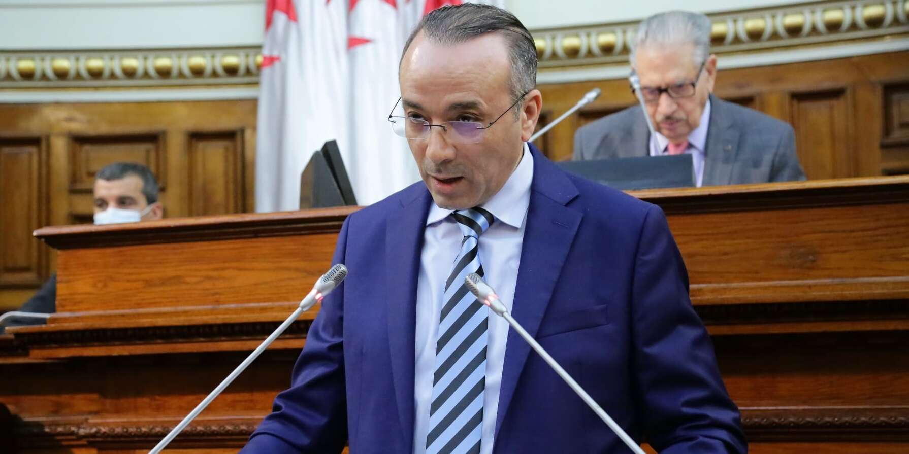 السيناتور بن زعيم يتساءل متى تنتهي  فوضى  الشوارع