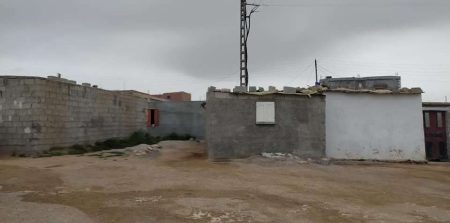 سكان الحي القصديري “بوضنون” بخميس الخشنة تحت الأنقاض
