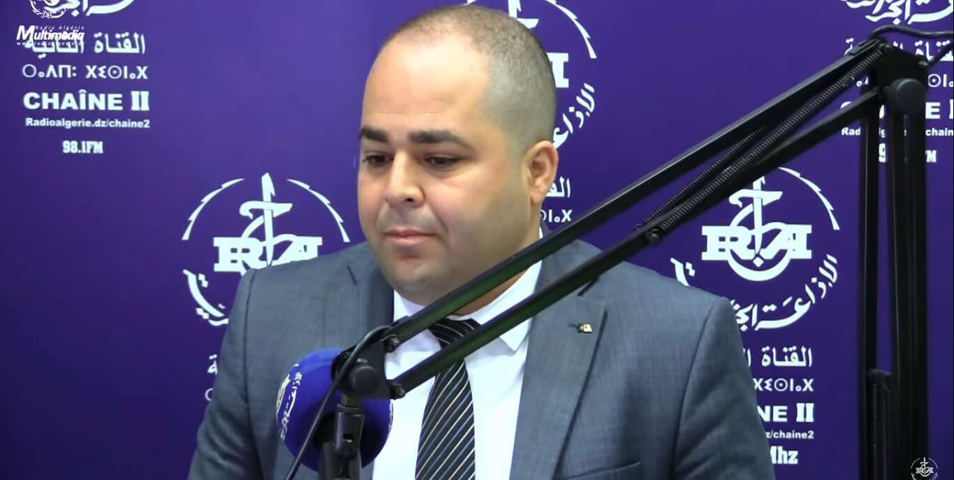 بومزار يؤكد جهود قطاعه ويطمئن المواطنين: “السيولة متوفرة في مراكز البريد خلال شهر رمضان”