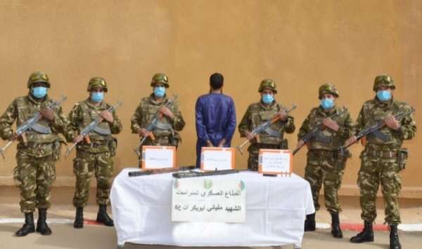 الإرهابي بن خية يسلم نفسه للجيش ببرج باجي مختار