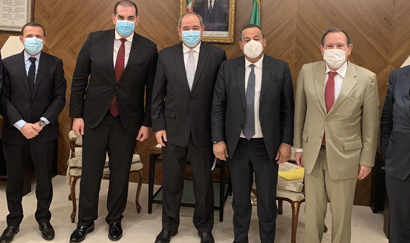 بوقدوم يتباحث مع عاقلي مسعى رفع الصادرات