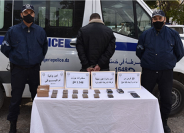 عين مليلة: توقيف شخص وحجز 3 كلغ من الكيف المعالج و 89 غرام من الكوكايين