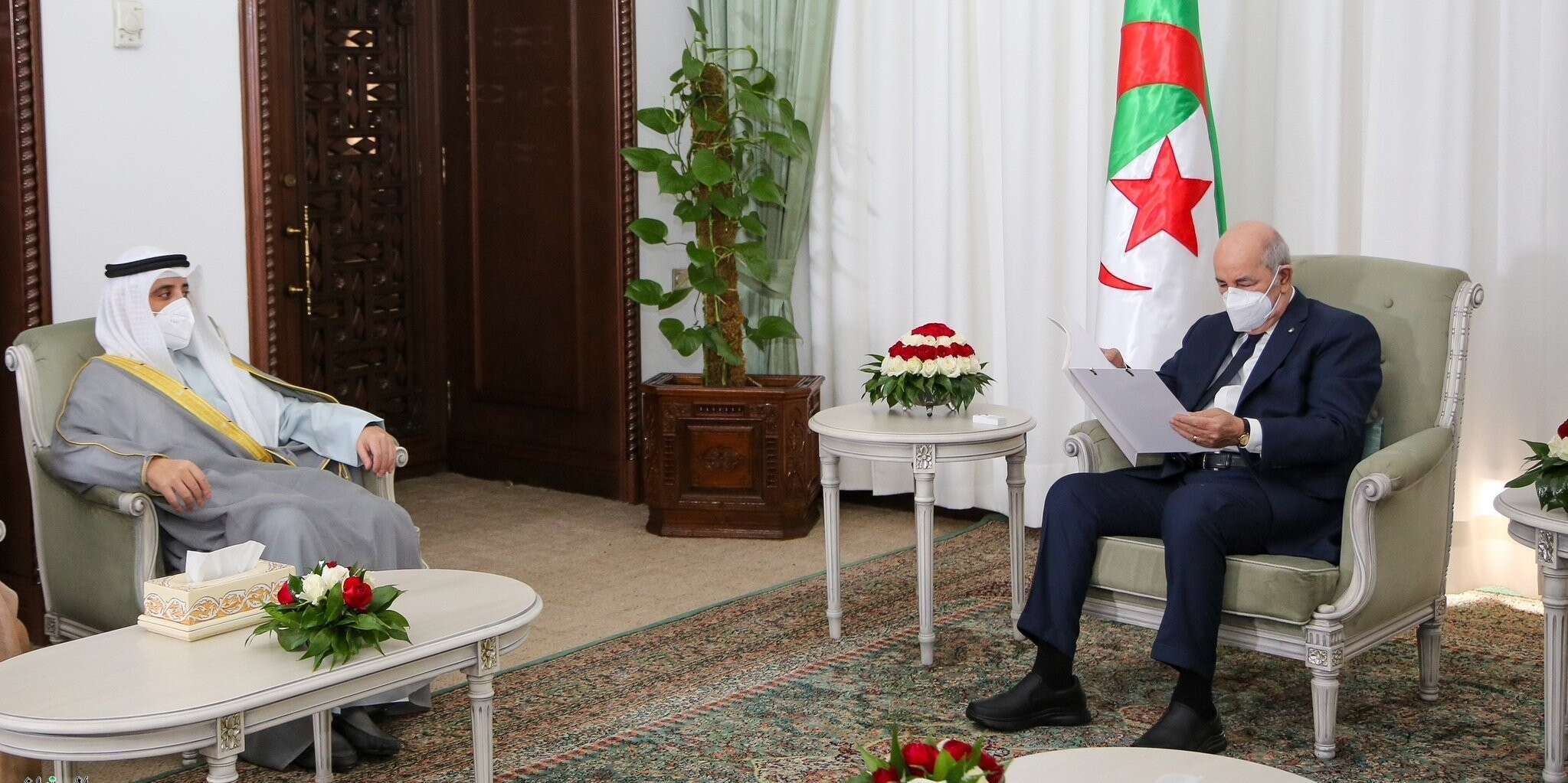 الرئيس تبون يتسلم رسالة من أمير دولة الكويت
