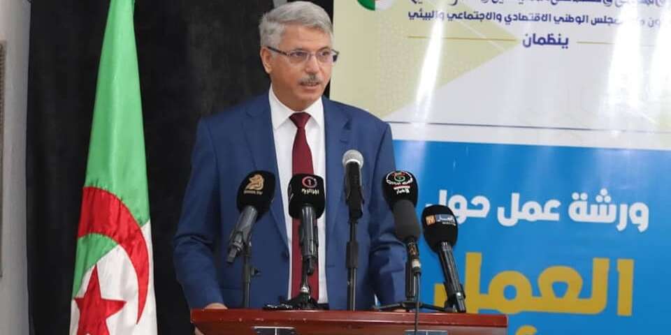 وزير السياحة يشدد على ضرورة وضع استراتيجية لتنظيم العمل العائلي وتطويره