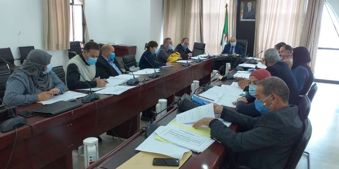 ملف الشواطئ، المدارس وكورونا على طاولة والي الشراقة  