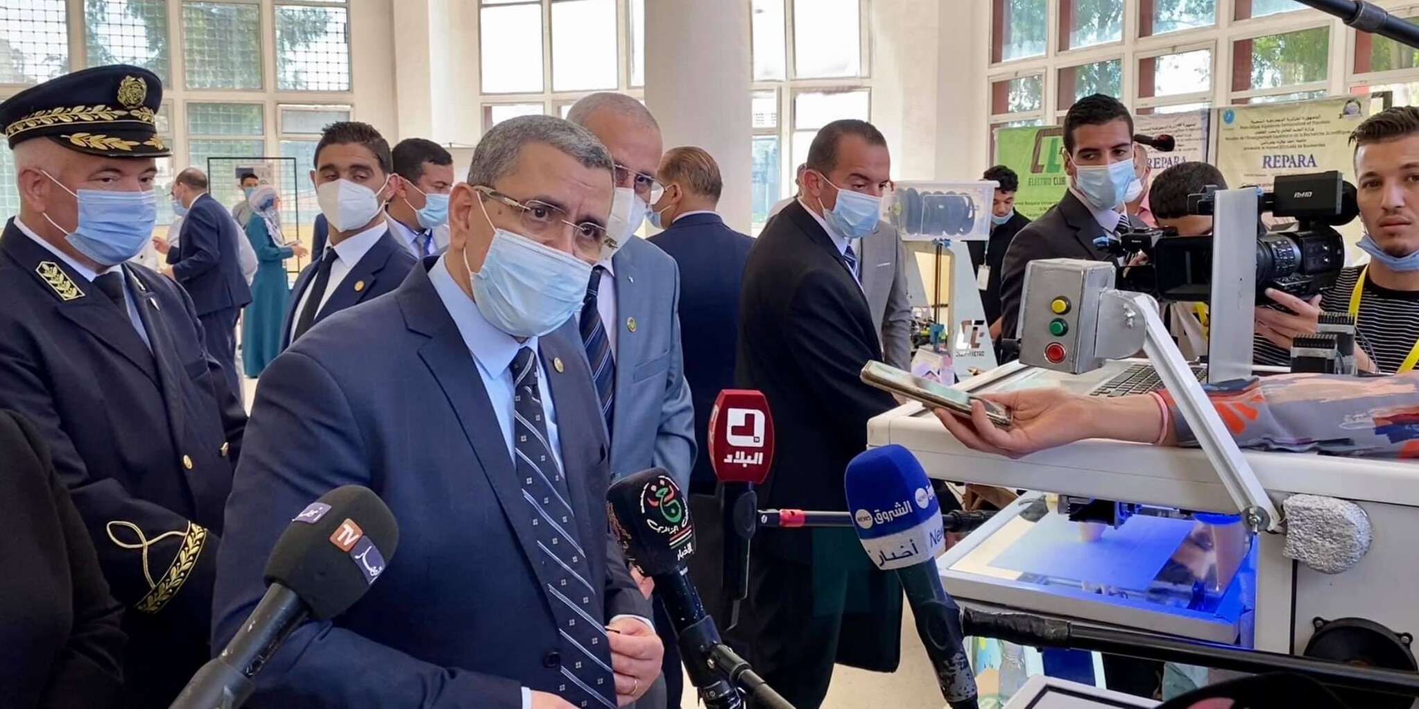 الوزير الأول: “الطلبة يشكلون قطار المستقبل ولا يجب أن يتم اقتيادهم”