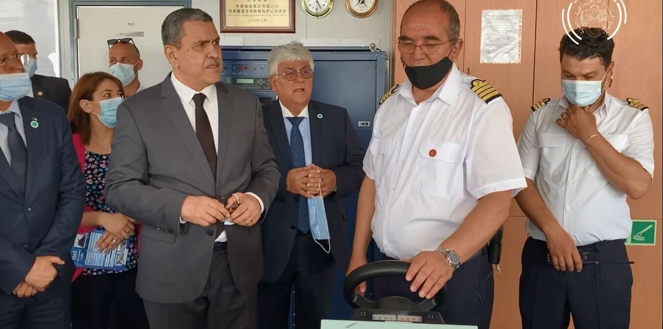 الوزير الأول يشرف على استلام باخرة جديدة لنقل البضائع